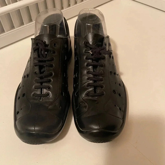 Authentic Prada leather shoes in great condition - Picture 5 of 13